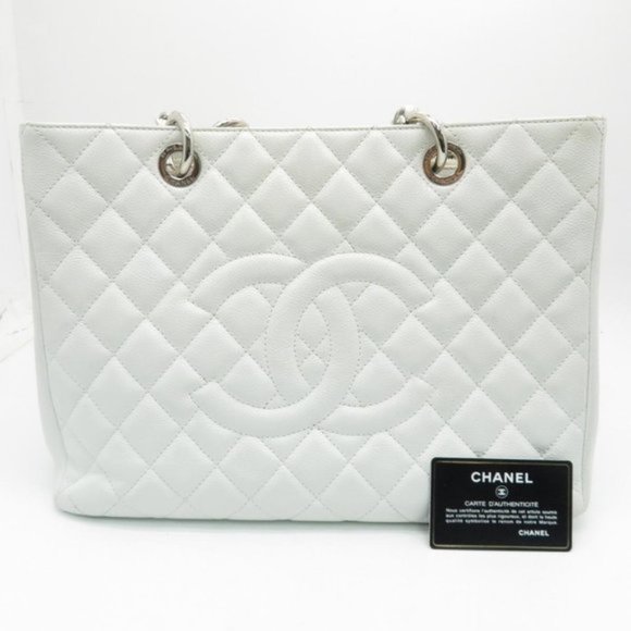 CHANEL Handbags - 🌺 ✨Authentic✨🌺White leather Handbag